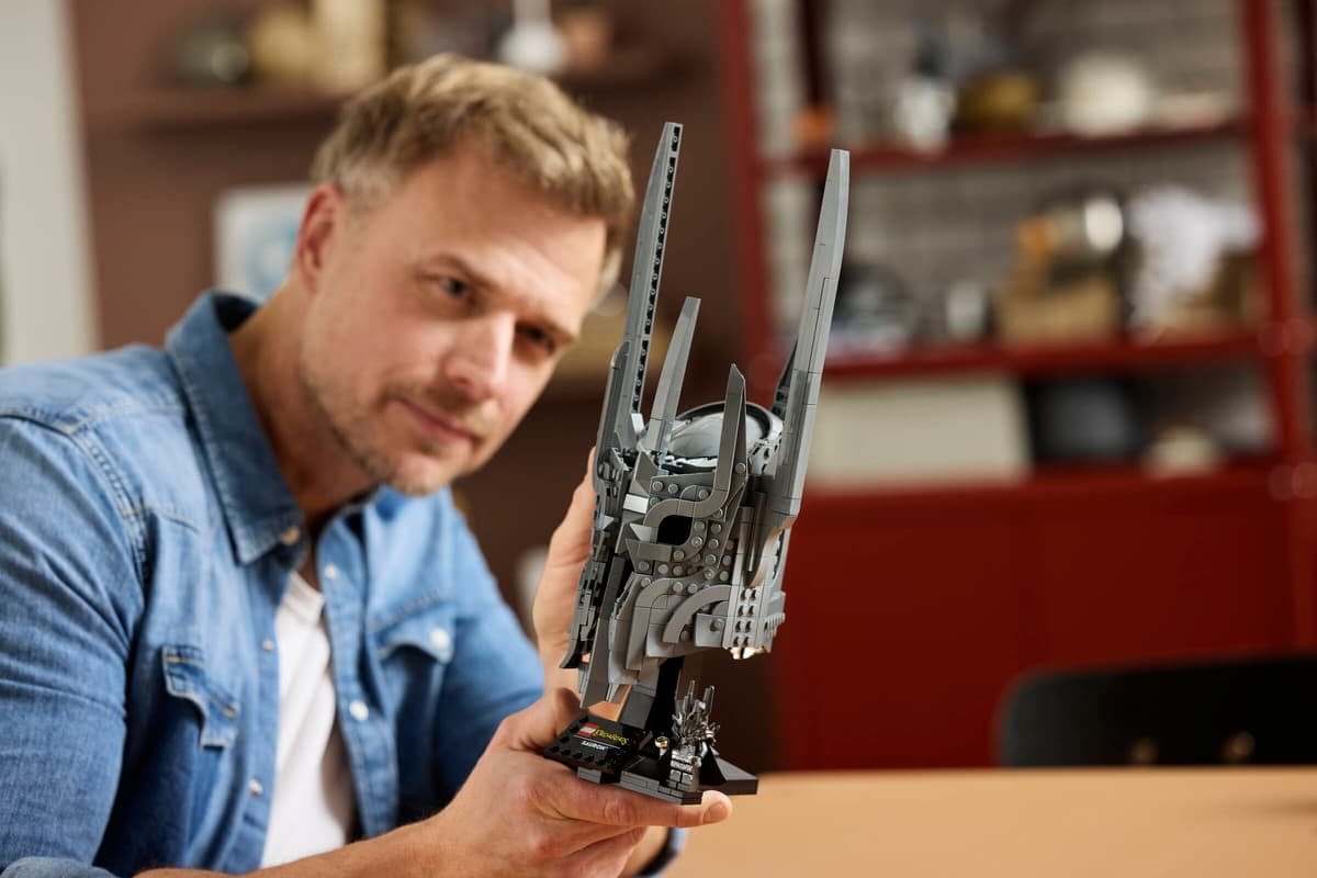 New The Lord of the Rings: Sauron's Helmet Set Revealed by LEGO