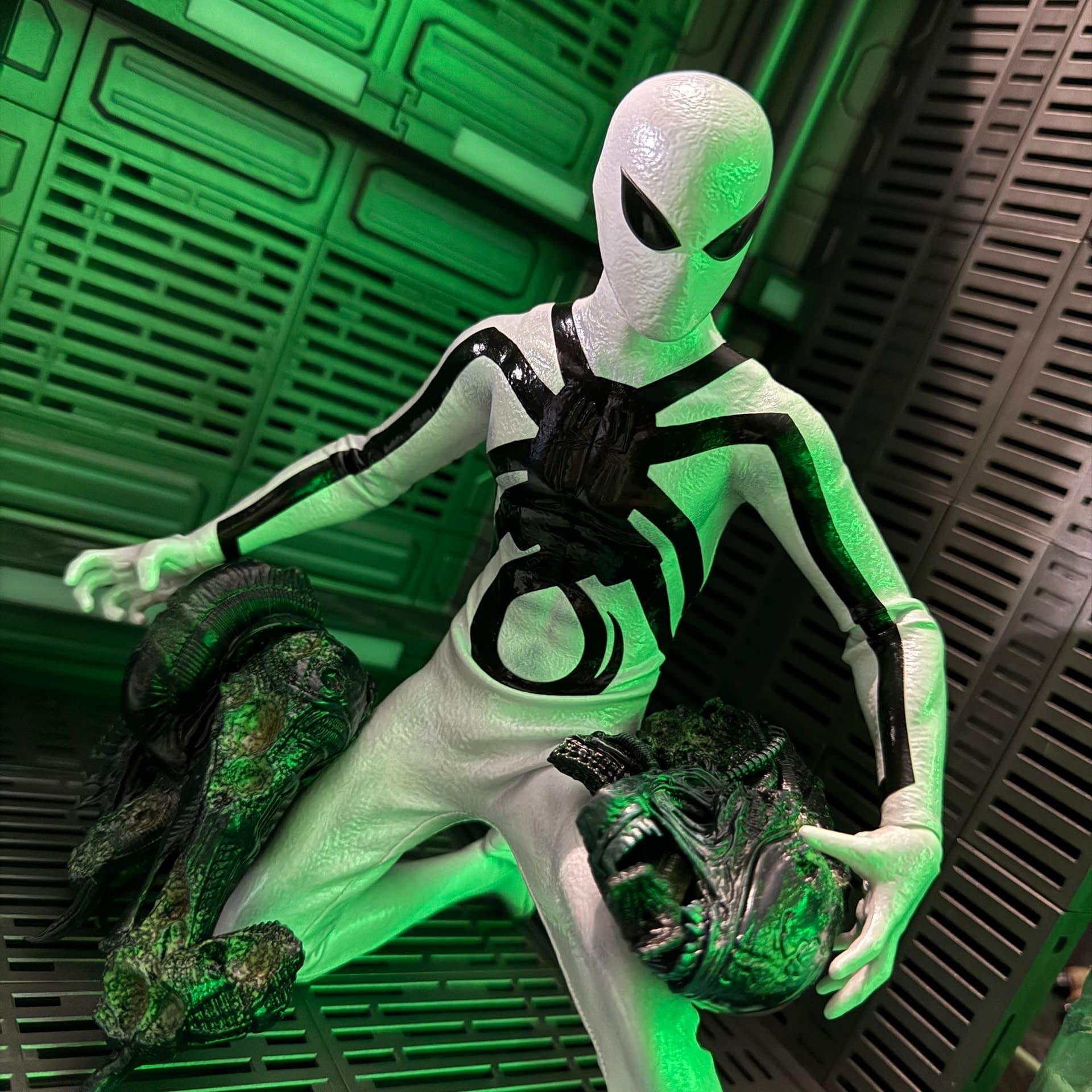 Spider-Man Gets a Xenomorph Upgrade with Hot Toys Aliens vs. Avengers