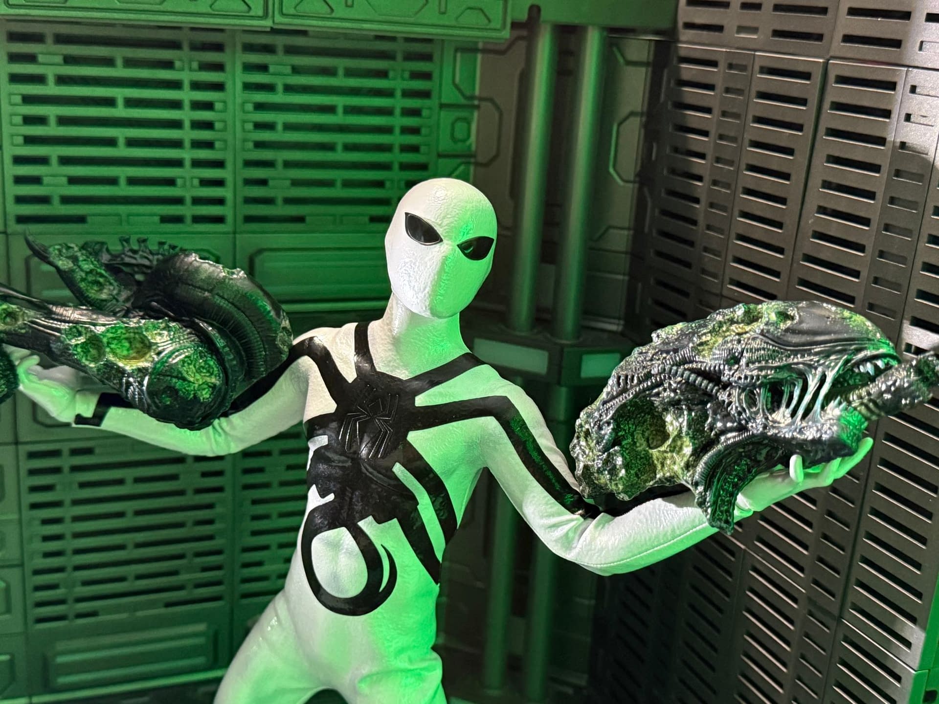 Spider-Man Gets a Xenomorph Upgrade with Hot Toys Aliens vs. Avengers