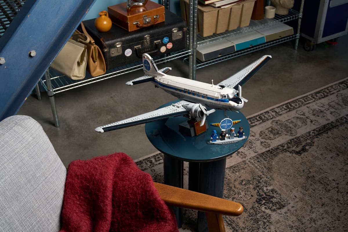 Build Your Own Douglas DC-3 PAN AM Airliner with LEGO