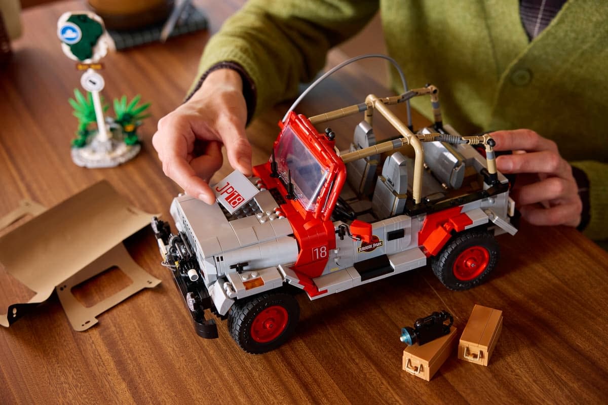 Return to Jurassic Park with LEGO's New Jeep Wrangler Set