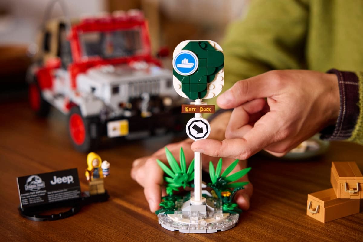 Return to Jurassic Park with LEGO's New Jeep Wrangler Set