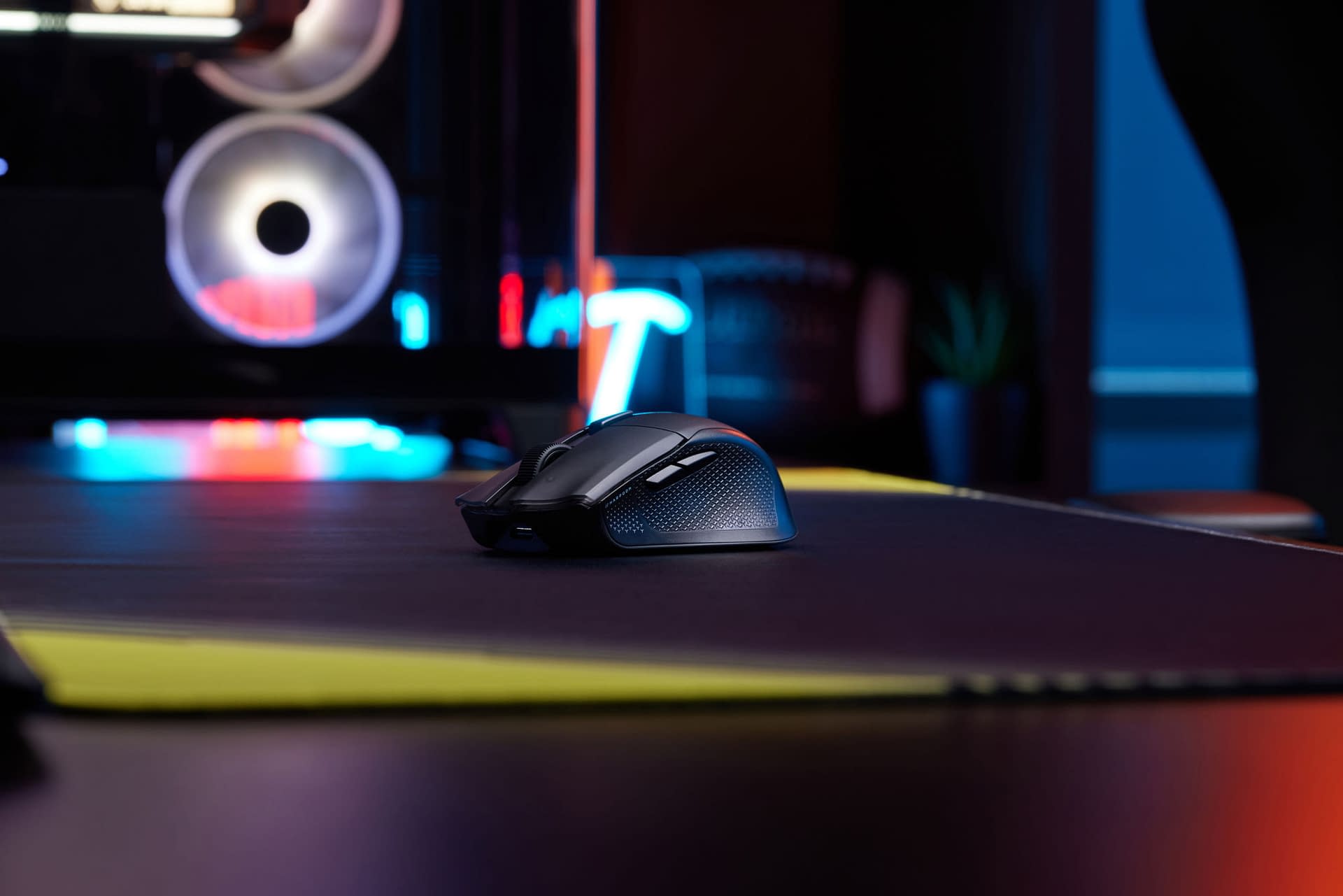 Click Mouse Button Image CORSAIR Launches New Skiff Keyboard & Harpoon Mouse