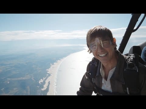 Tom Cruise Thanks Us For Top Gun Support W/ Mission: Impossible Stunt