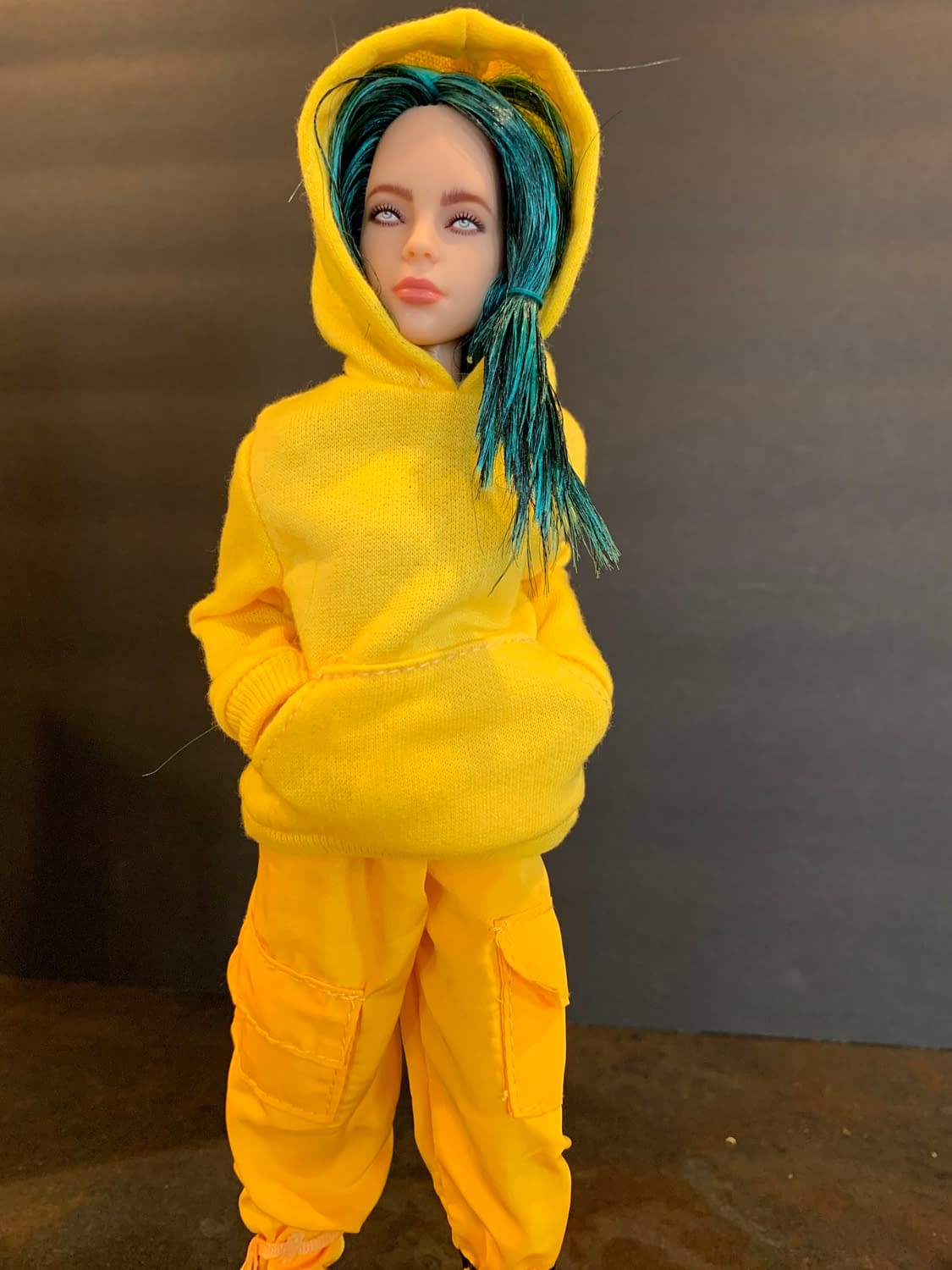 billie eilish doll la live