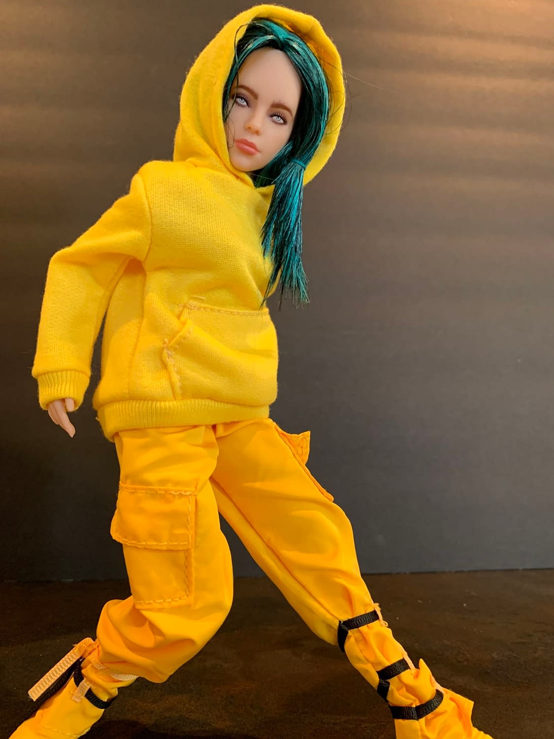 billie eilish doll la live