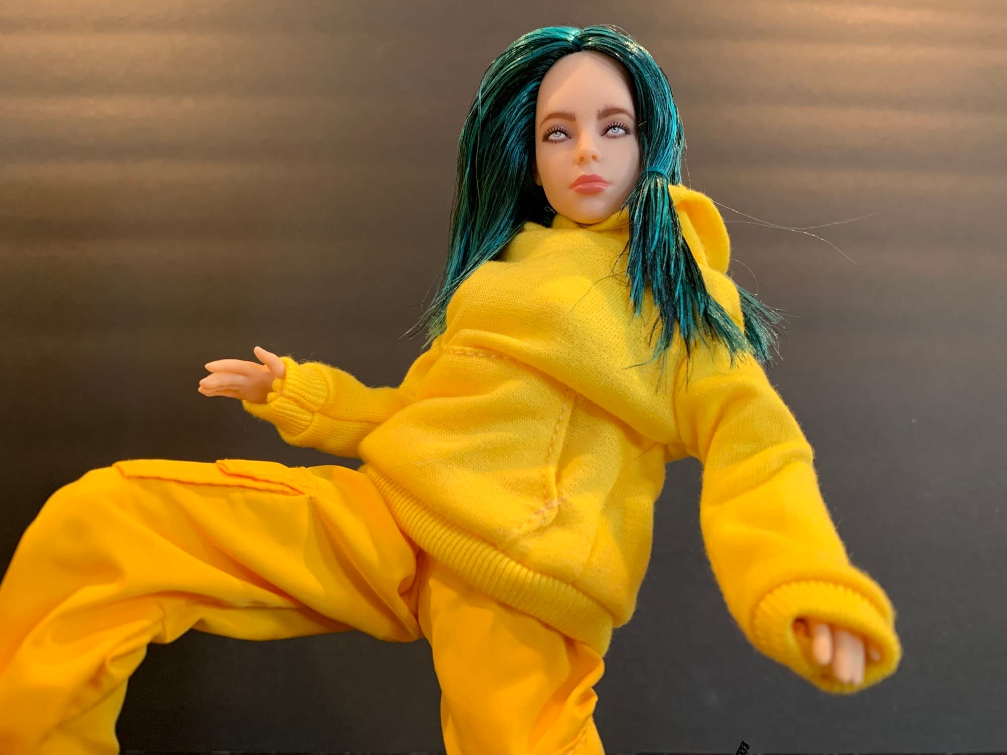 billie eilish doll la live