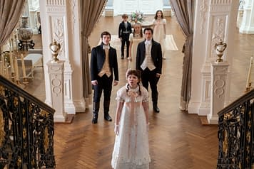 Bridgerton Official Trailer Shows All S Fair In Love War This Season