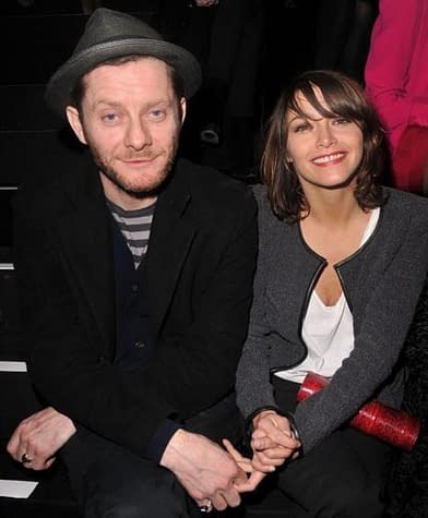 The Marriage Of Jamie Hewlett And Emma De Caunes Reports from the paris daily news yesterday (may 23, 2021), suggest the actress best known for her roles in mr. jamie hewlett and emma de caunes