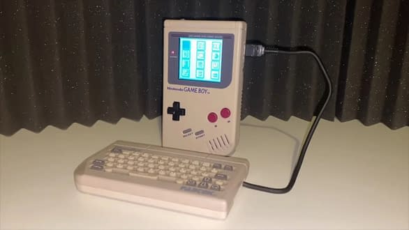 Uma olhada no WorkBoy ligado a um Game Boy, cortesia de Did You Know Gaming.