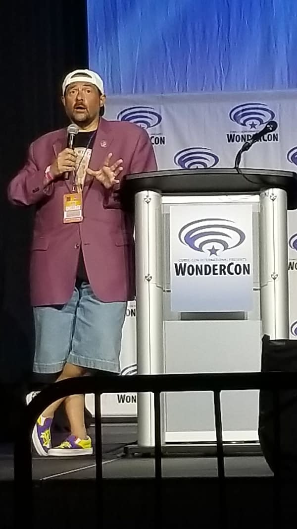 Kevin Smith Gets Emotional Discussing Bruce Willis: WonderCon 2022
