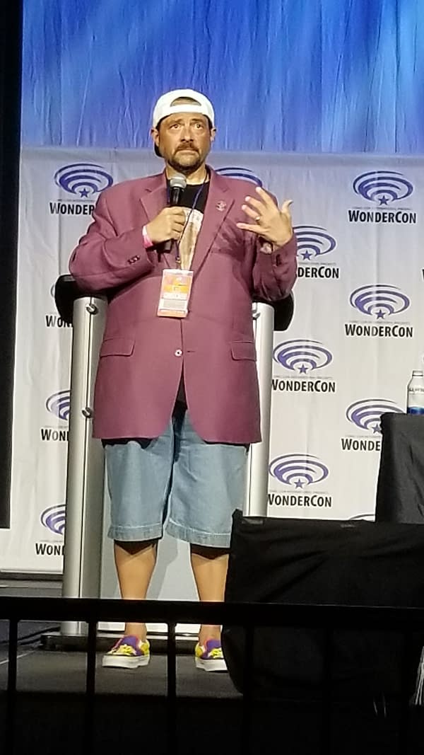 Kevin Smith Gets Emotional Discussing Bruce Willis at WonderCon 2022