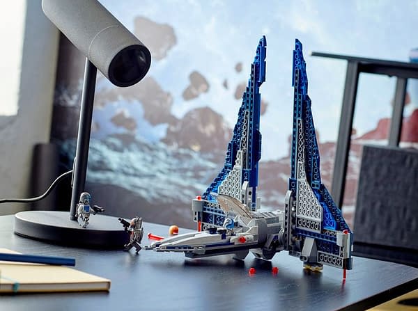 Star Wars Mandalorian Starfighter Takes To the Skies With LEGO