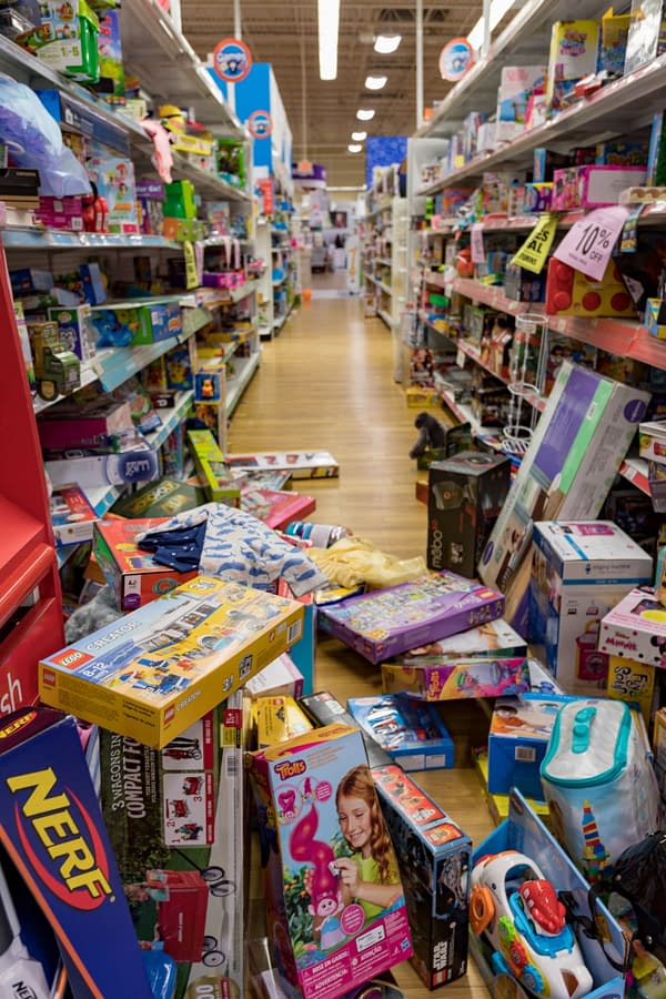 I Don't Wanna Grow Up: The Last Gasp of Toys R Us, in Pictures