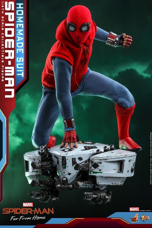 Spider Man Fights Through Mysterio S Illusions With New Hot Toys Figure