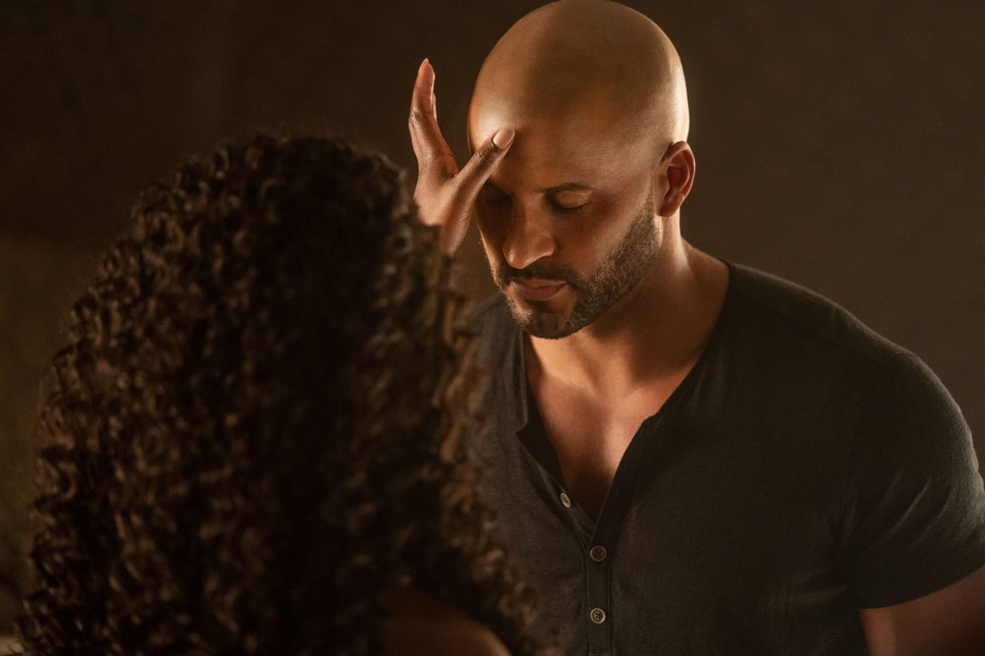 'American Gods' Season 2 Finale "Moon Shadow": New Media Puts Shadow in a Bind [PREVIEW]
