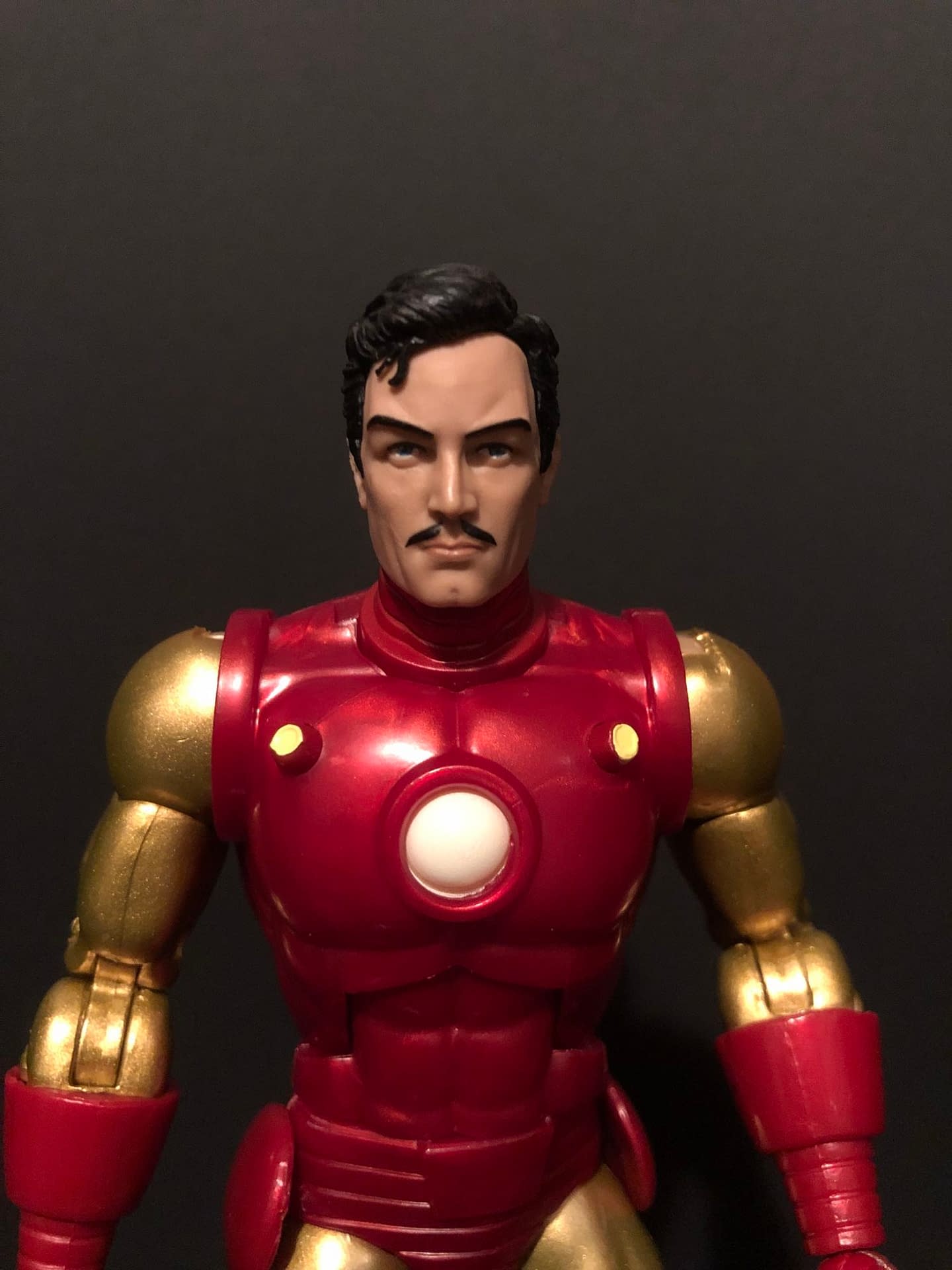 Marvel's 80th Anniversary Iron Man Marvel Legends Figure [Review]