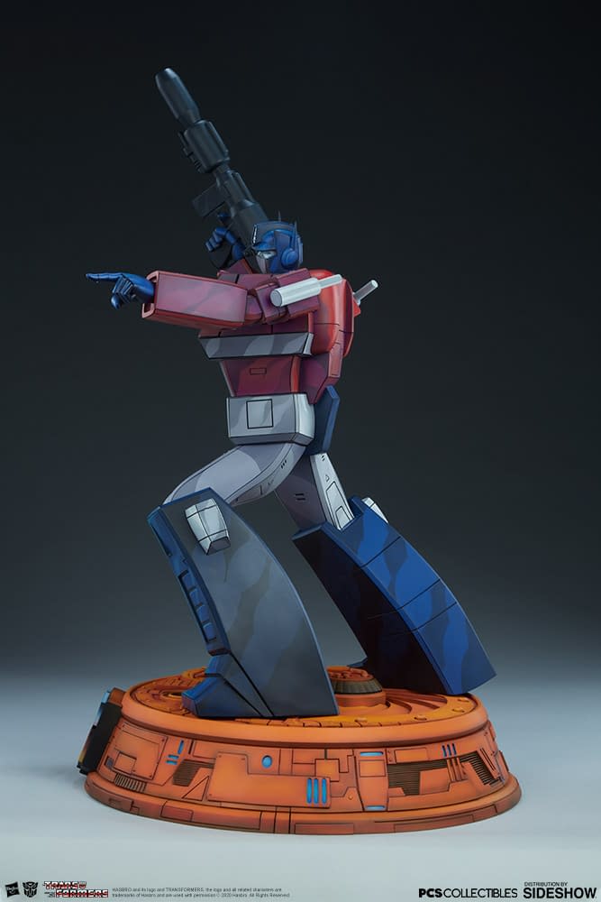 Optimus Prime Goes Old School with New PCS and Sideshow Statue