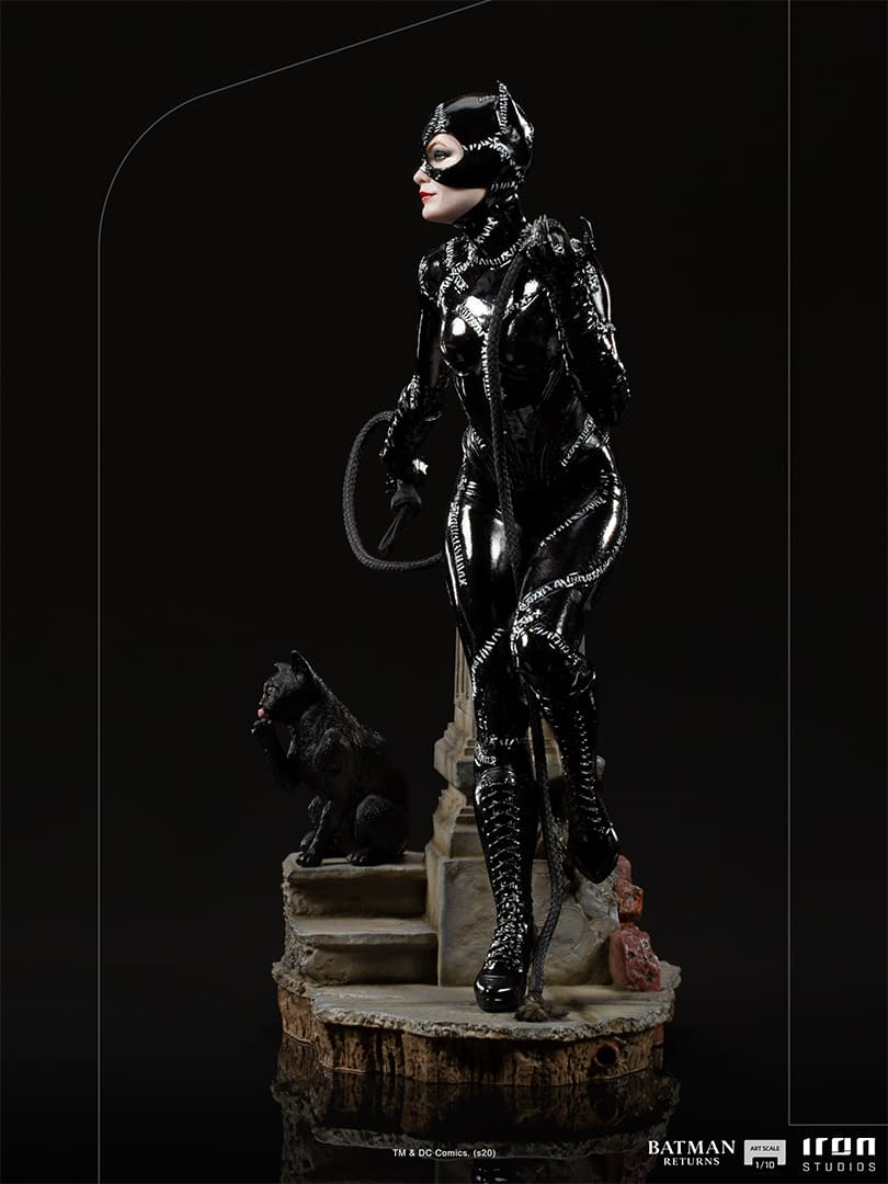 Catwoman Gets New Batman Returns Statue from Iron Studios