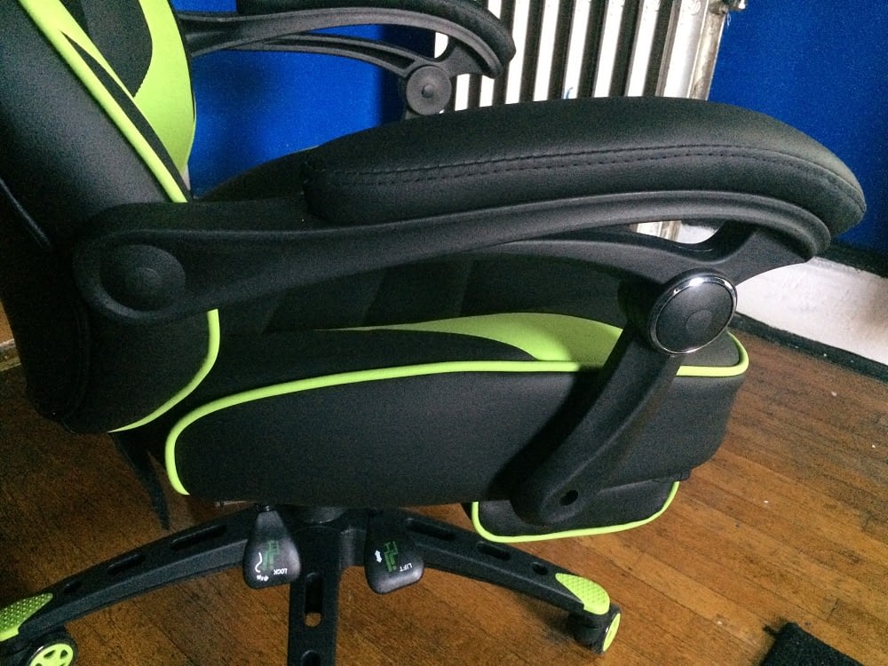 This Thing Has A Footrest We Review The Respawn 110 Gaming