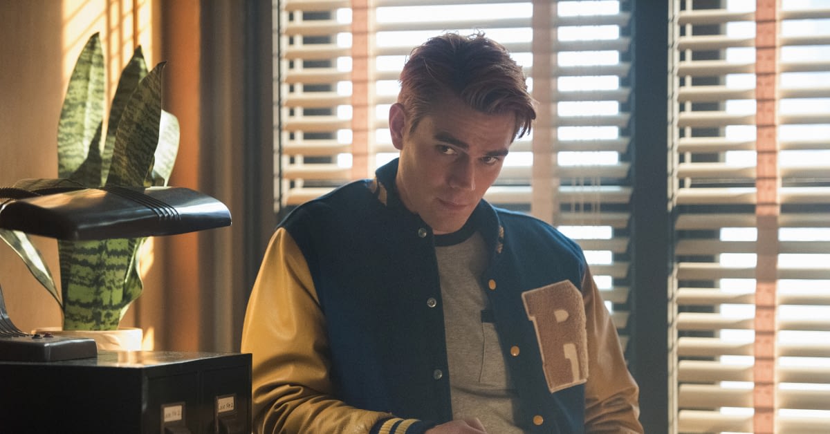 "Riverdale" Season 4 "Hereditary" Shovels Final Dirt on ...