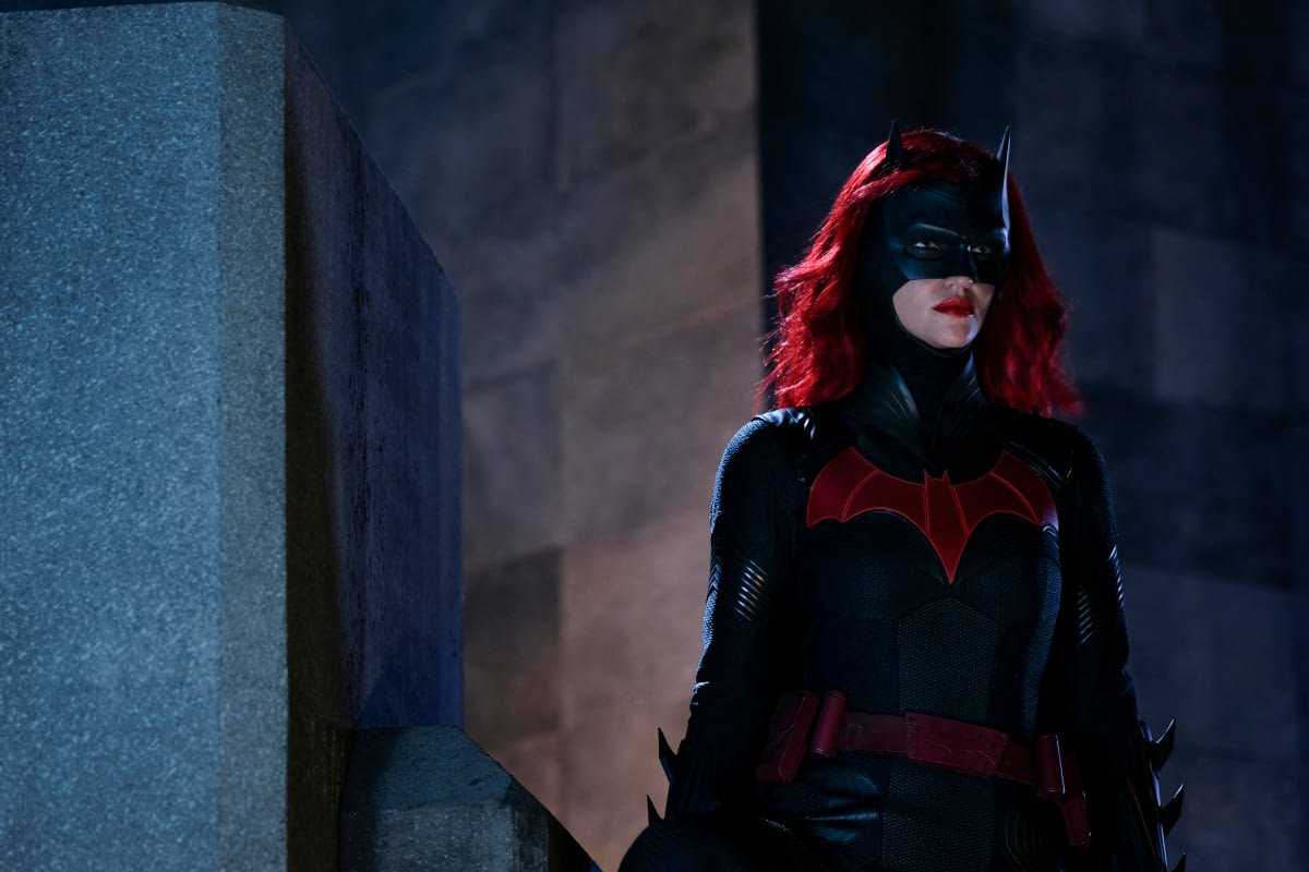 Batwoman Preview Kate Kane Finally Gets Down Down Down In Suit 4815