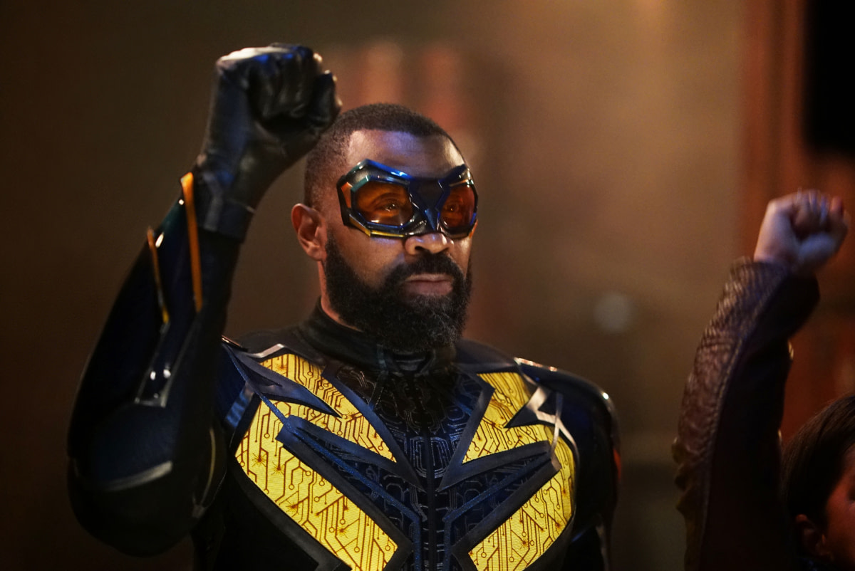 "Black Lightning" S03, E10 "The Book of Markovia Chapter One" [Preview]