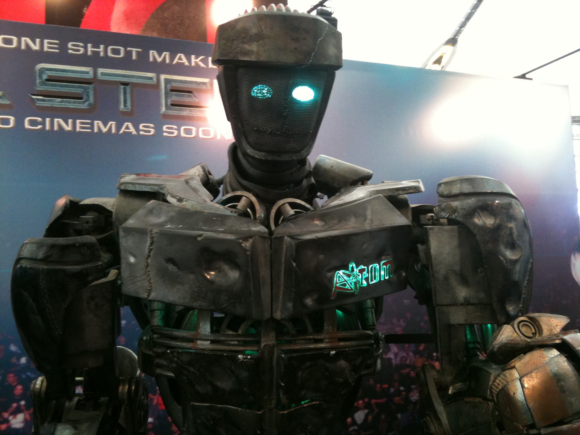 Atom The Boxing Robot From Real Steel Is Lurking At Big Screen