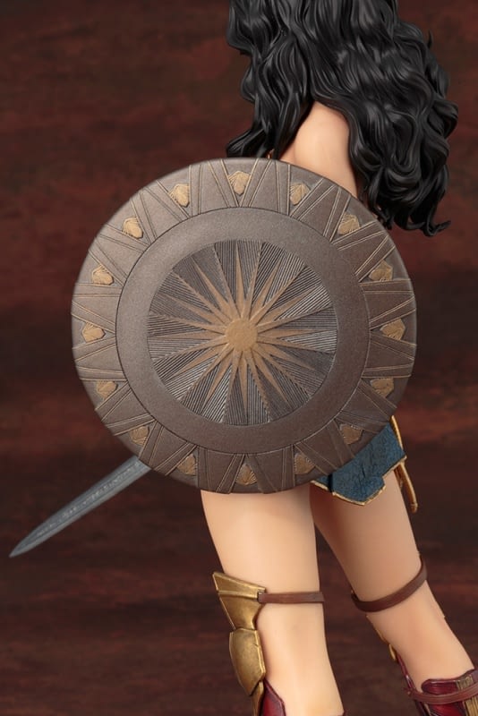 wonder woman sculpture